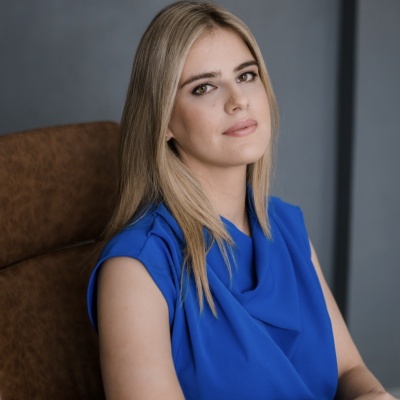 dr. Bakos Erika Nóra